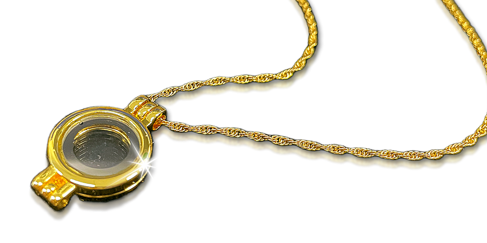 Chaine en laiton plaqué or avec médaillon conçu pour une pièce de 11mm Chaine en laiton plaqué or avec médaillon conçu pour une pièce de 11mm
