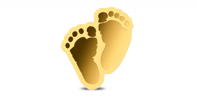 La pièce de petits pieds de bébé en or pur